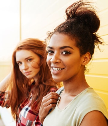 Deux femmes jeunes et énergiques